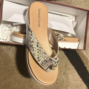 Donald J. Pliner Women's Beige and Black Sandals